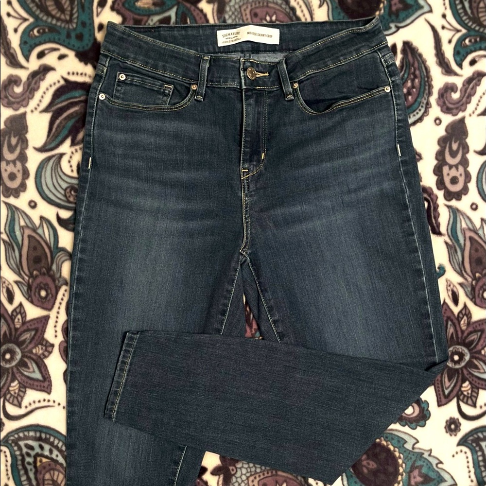 Women’s Signature Levi’s